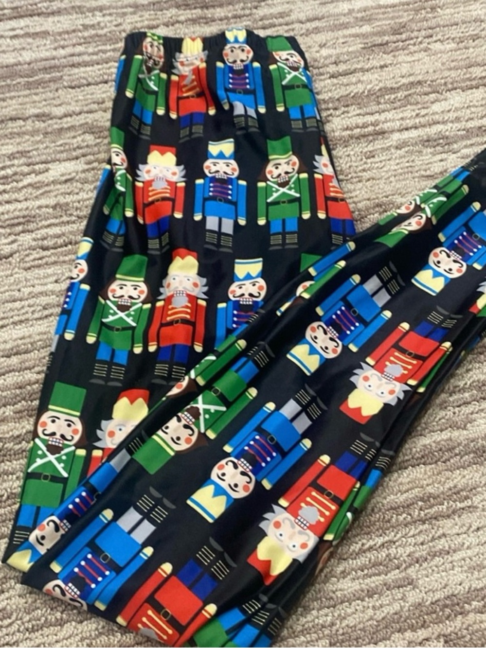 Bundle of 7 holiday clothing pieces - Picture 5 of 8